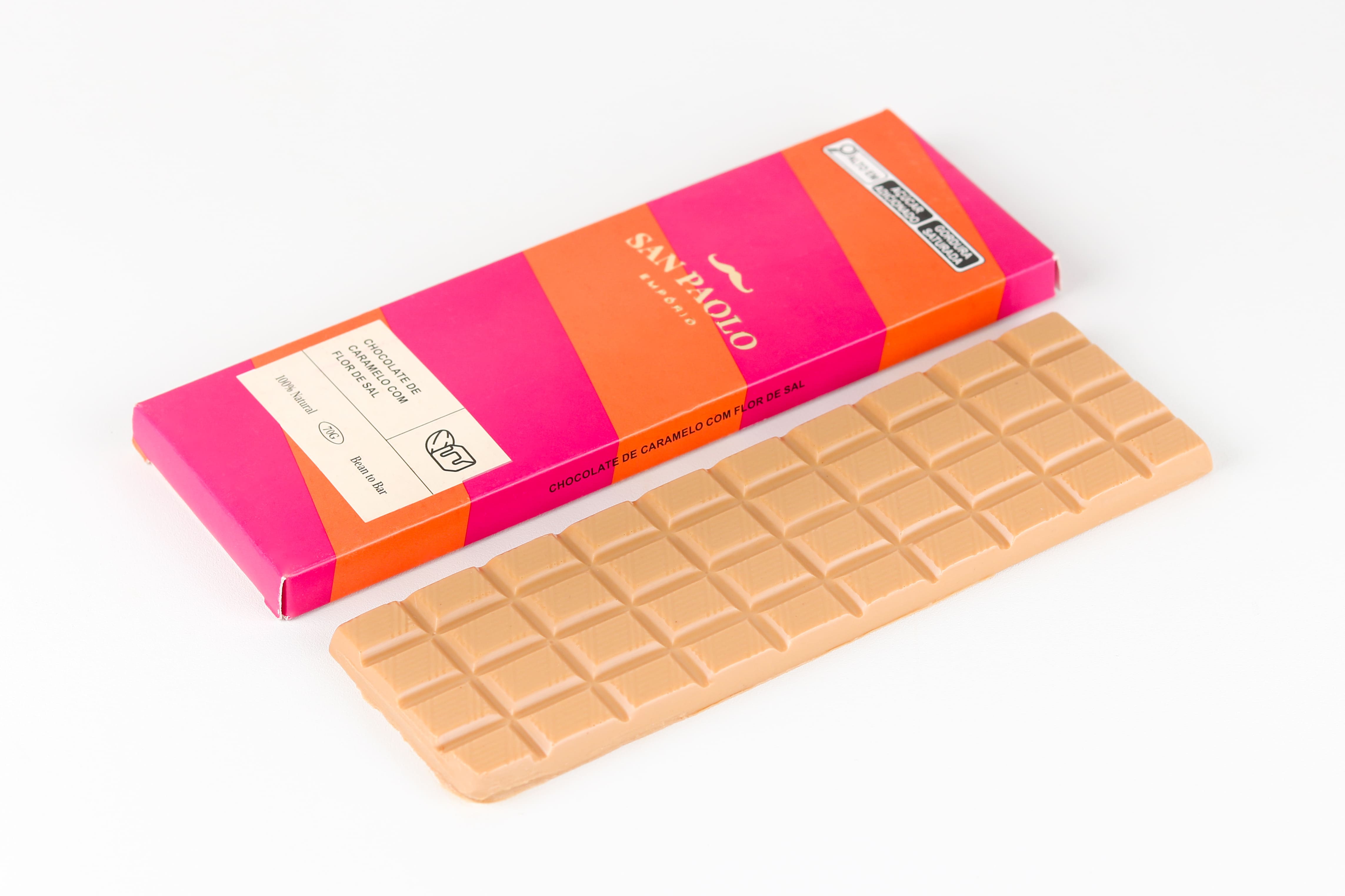 Barra de Chocolate de Caramelo com Flor de Sal - Uma harmonia perfeita entre o doce do caramelo, a suavidade do chocolate e o toque sutil de flor de sal, proporcionando uma experiência sensorial única.