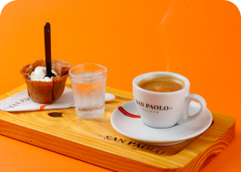 Café Paolo - Espresso San Paolo acompanhado de degustação de gelato e um shot de água com gás.